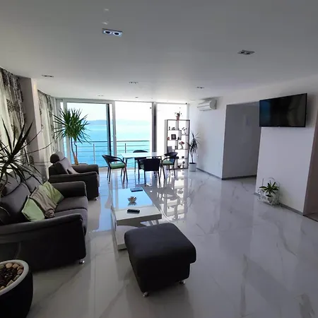 Apartment Visnja *